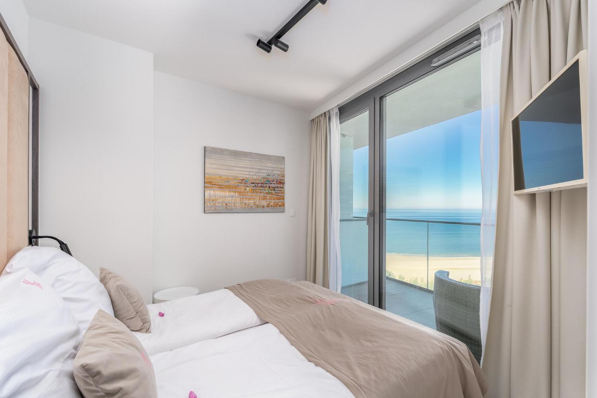 Your Holidays Waves A Apartment